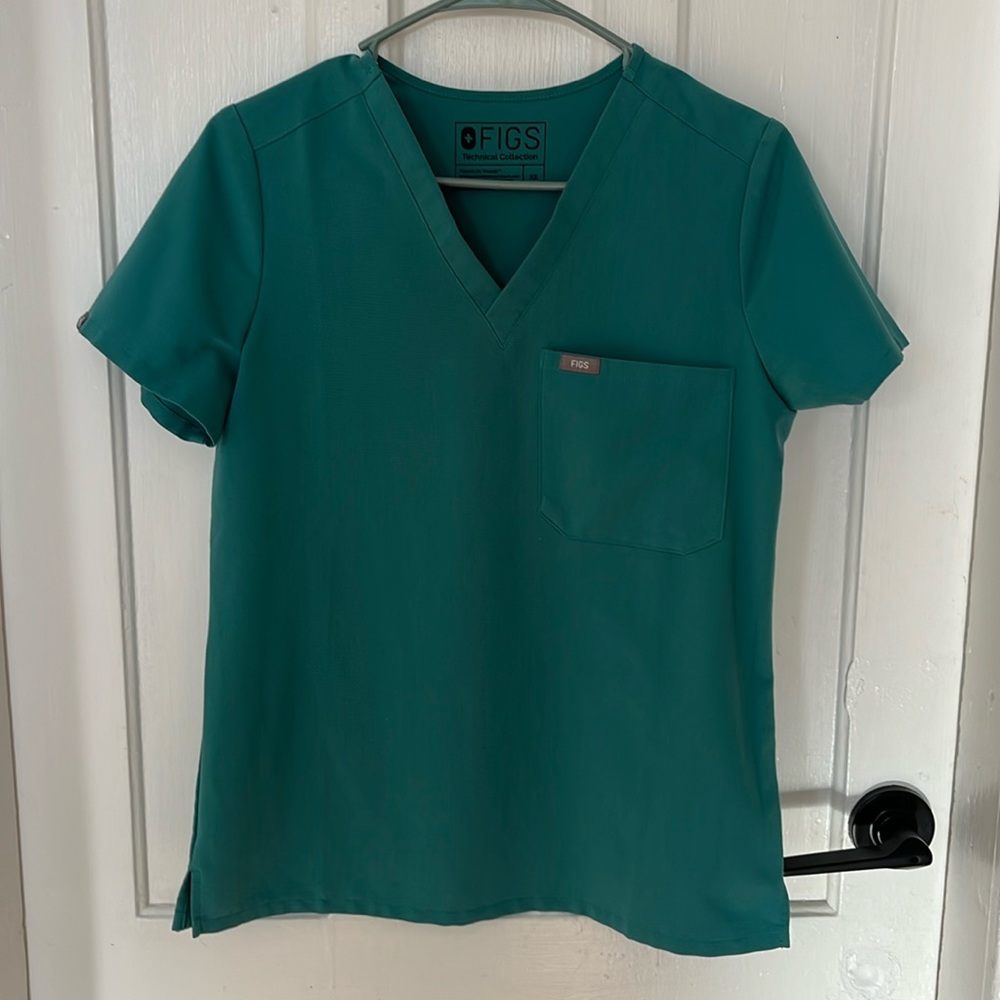 FIGS MARINE SCRUB TOP